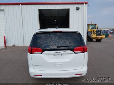 2022 Chrysler Voyager LX
