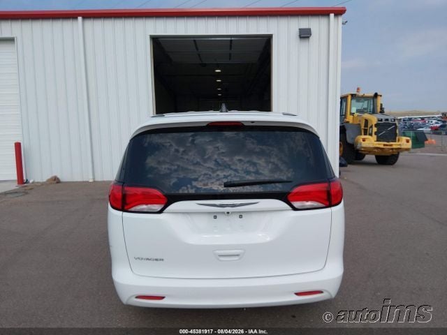 2022 Chrysler Voyager LX