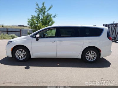 2022 Chrysler Voyager LX