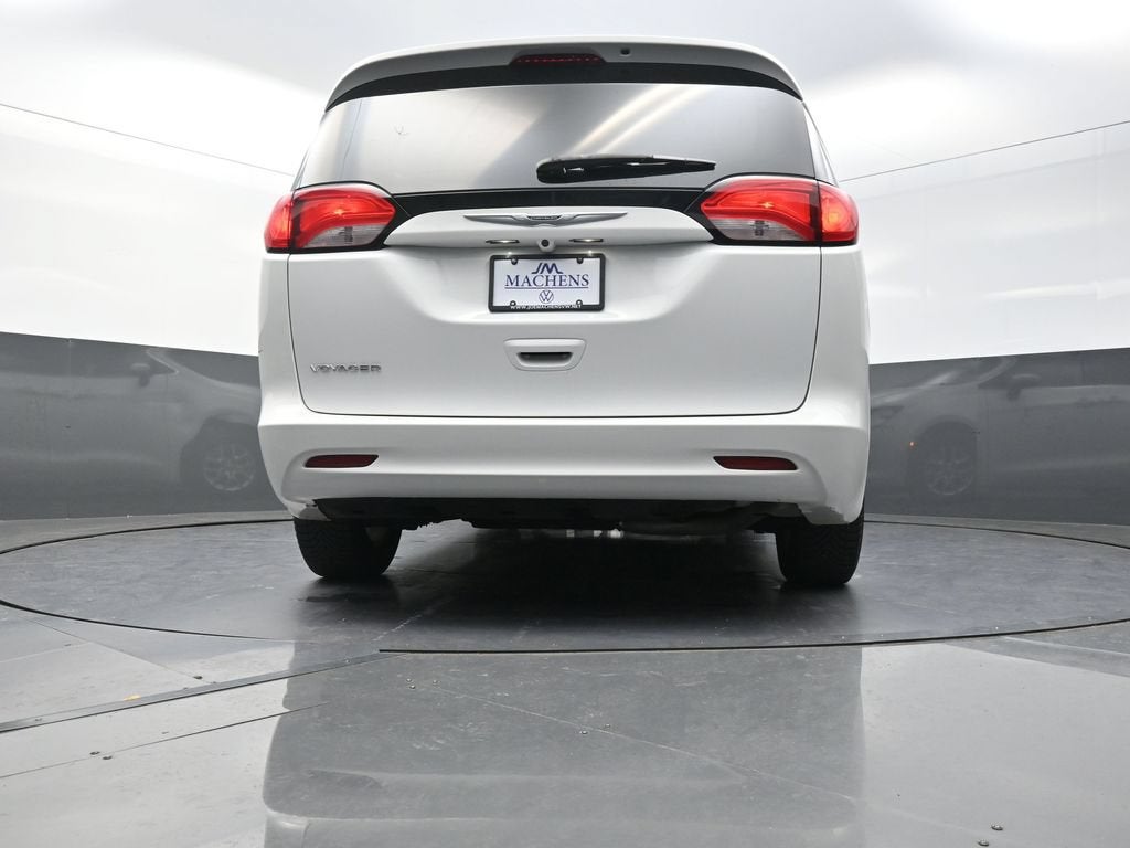 2022 Chrysler Voyager LX