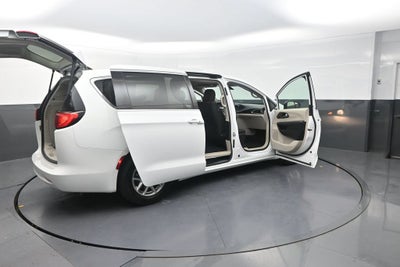 2022 Chrysler Voyager LX