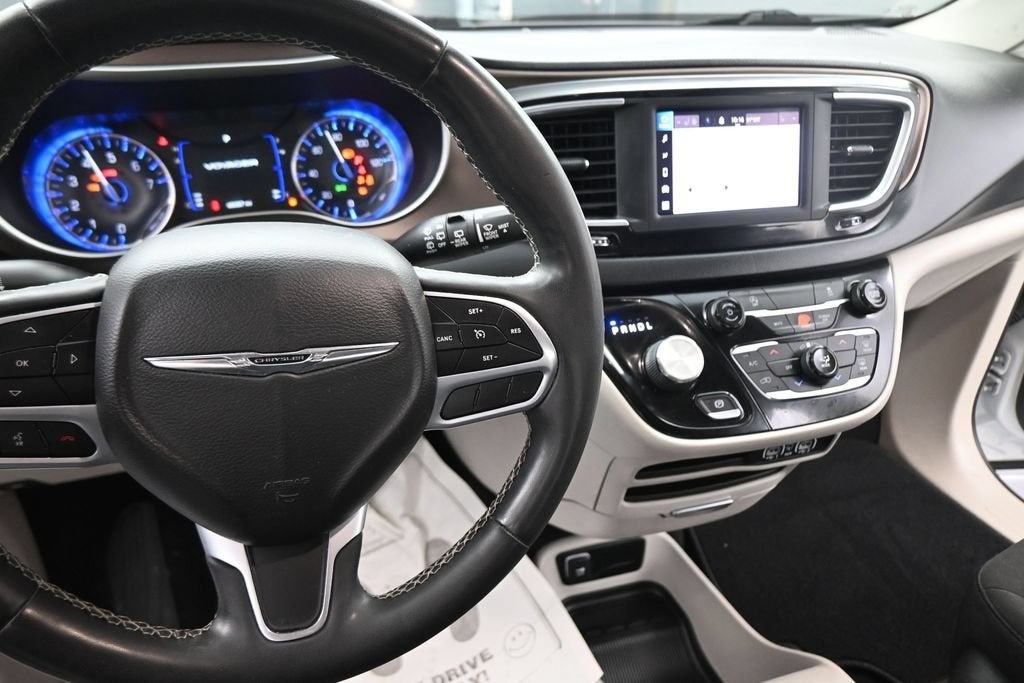 2022 Chrysler Voyager LX