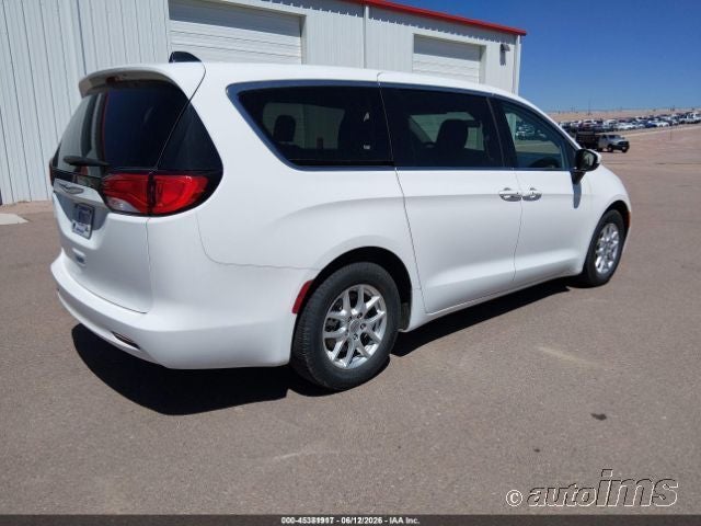 2022 Chrysler Voyager LX