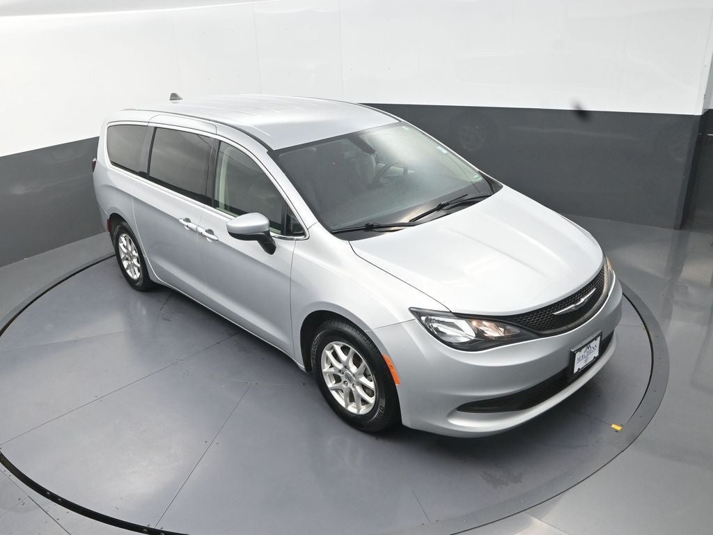 2022 Chrysler Voyager LX