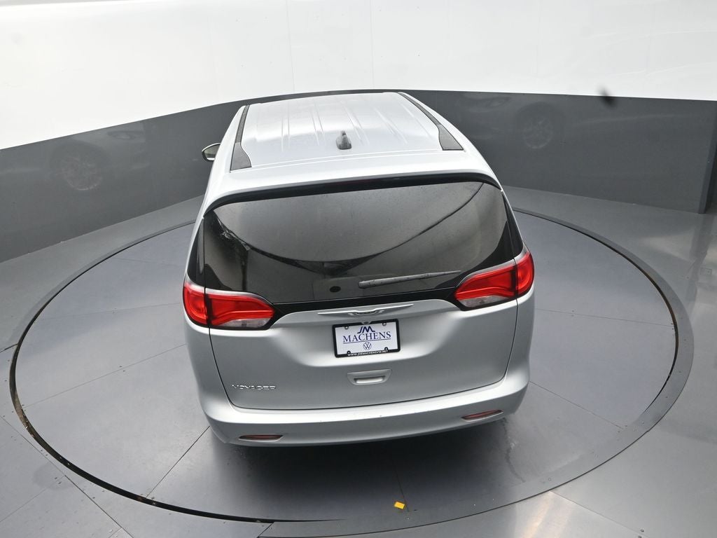 2022 Chrysler Voyager LX