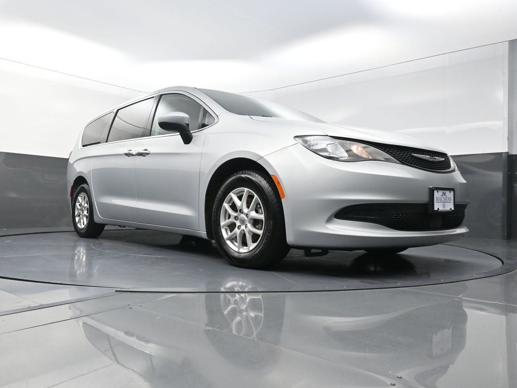 2022 Chrysler Voyager LX