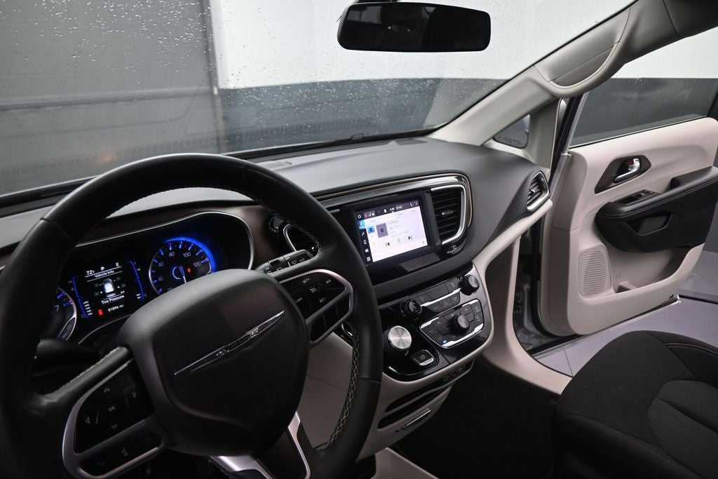 2022 Chrysler Voyager LX