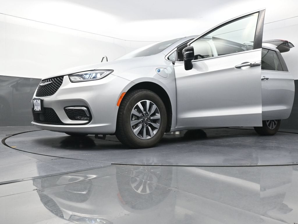 2024 Chrysler Pacifica Hybrid Select