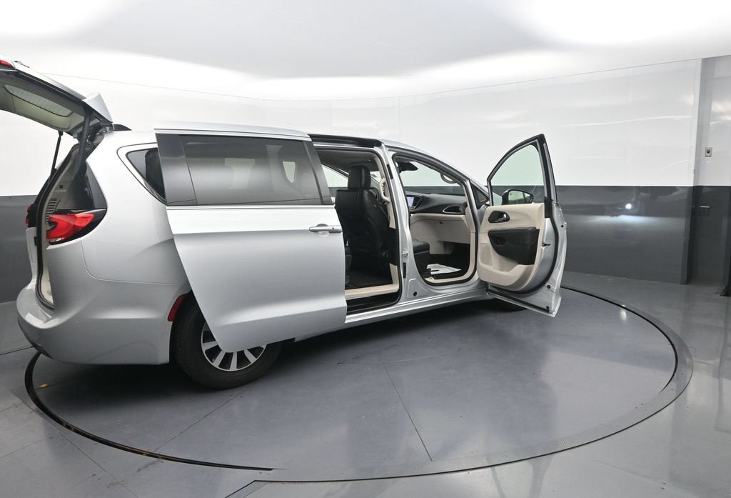 2024 Chrysler Pacifica Hybrid Select