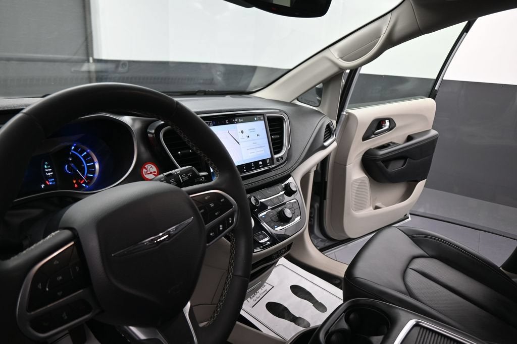 2024 Chrysler Pacifica Hybrid Select
