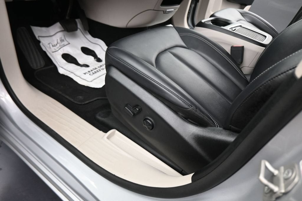 2024 Chrysler Pacifica Hybrid Select