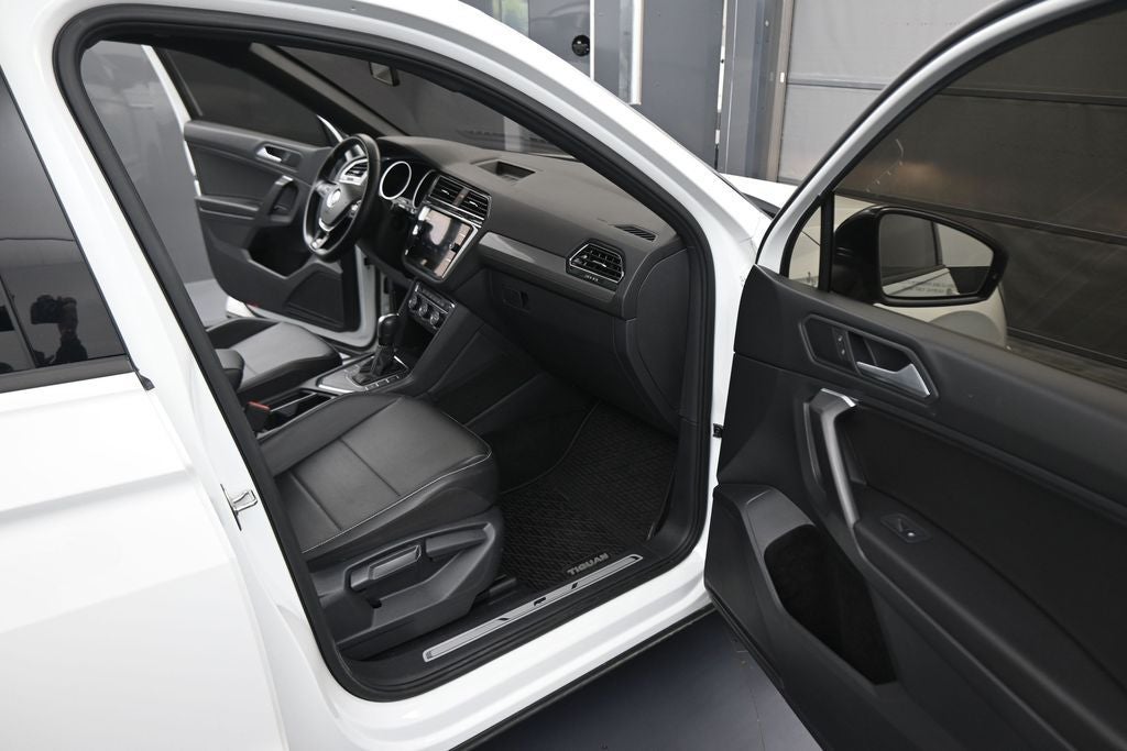 2021 Volkswagen Tiguan 2.0T SE R-Line Black