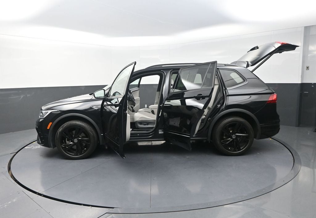 2024 Volkswagen Tiguan 2.0T SE R-Line Black