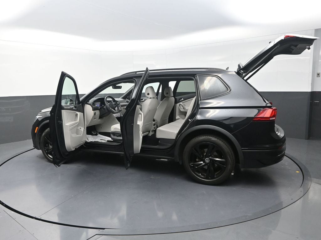 2024 Volkswagen Tiguan 2.0T SE R-Line Black
