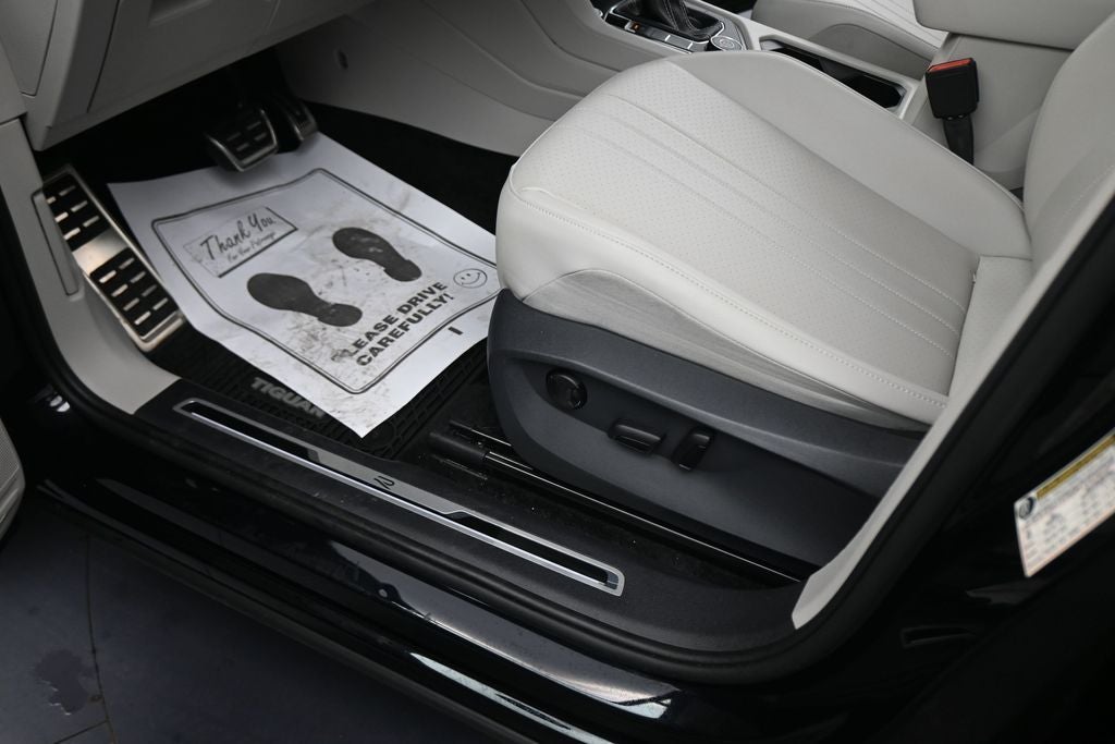 2024 Volkswagen Tiguan 2.0T SE R-Line Black