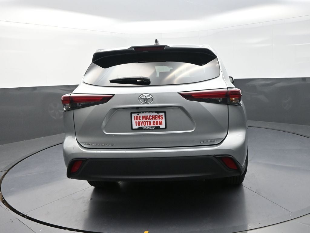 2024 Toyota Highlander LE