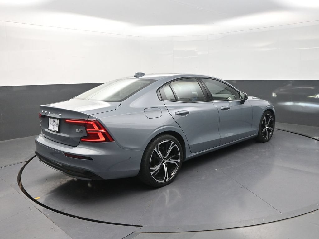 2024 Volvo S60 B5 Plus Dark Theme
