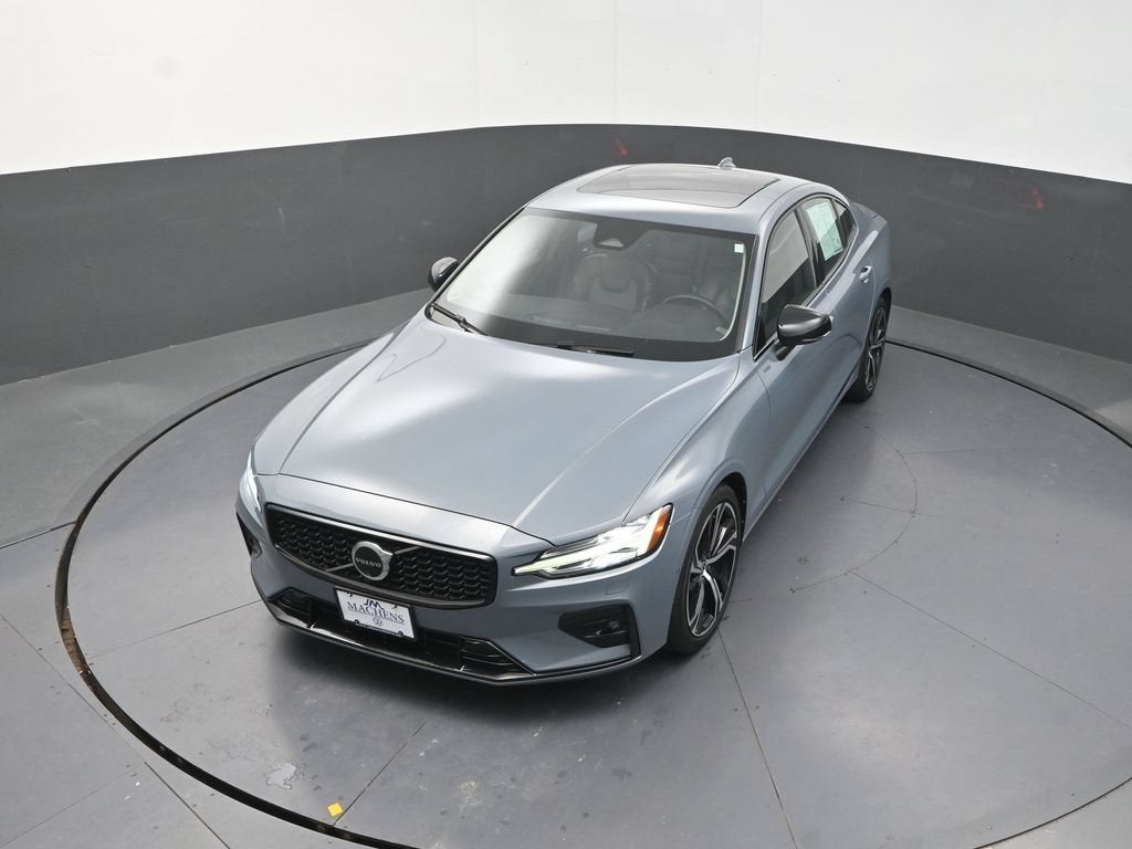 2024 Volvo S60 B5 Plus Dark Theme