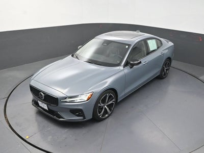 2024 Volvo S60 B5 Plus Dark Theme