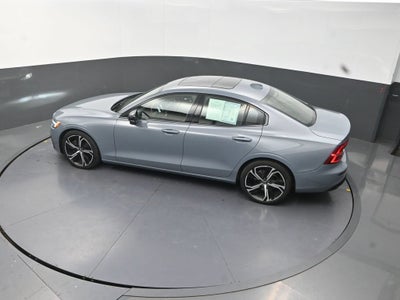 2024 Volvo S60 B5 Plus Dark Theme