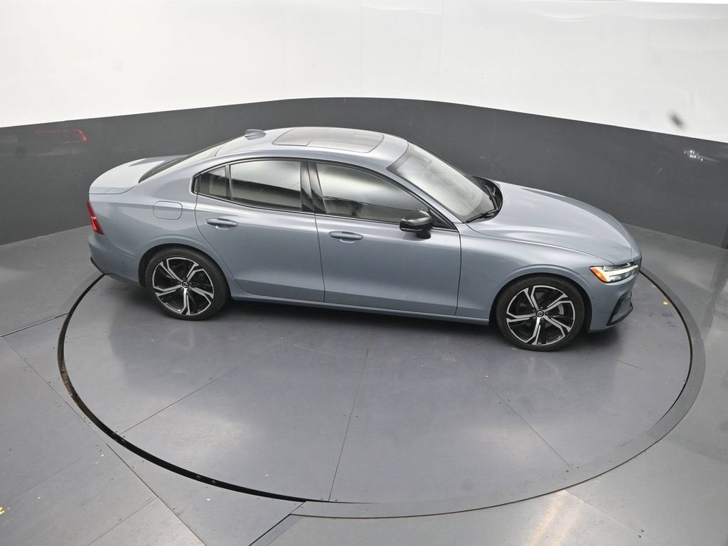 2024 Volvo S60 B5 Plus Dark Theme