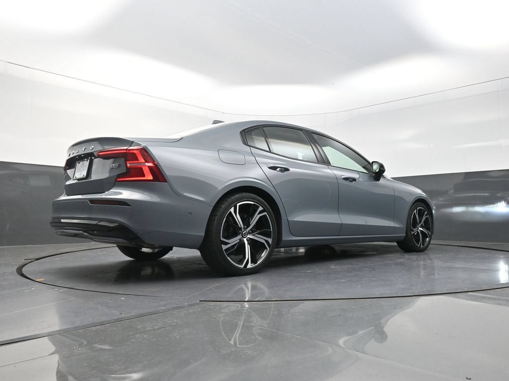 2024 Volvo S60 B5 Plus Dark Theme