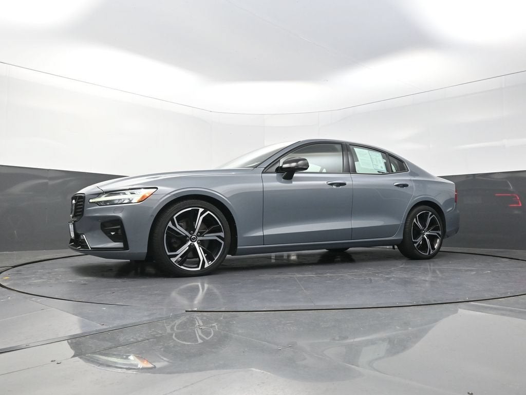 2024 Volvo S60 B5 Plus Dark Theme