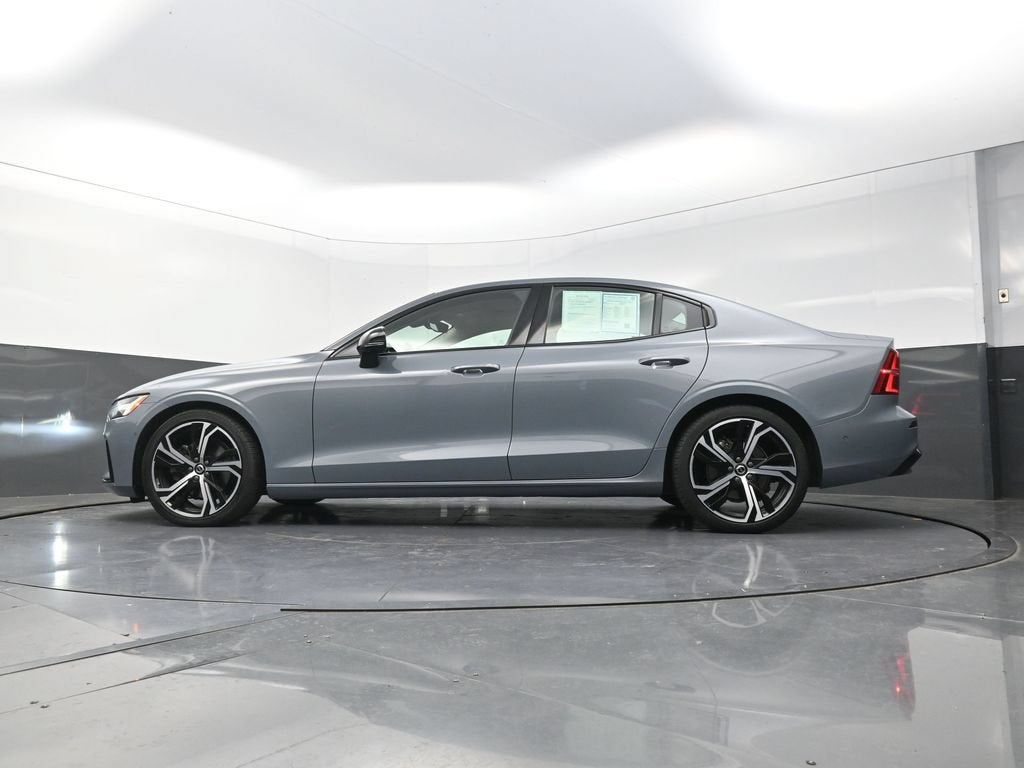2024 Volvo S60 B5 Plus Dark Theme