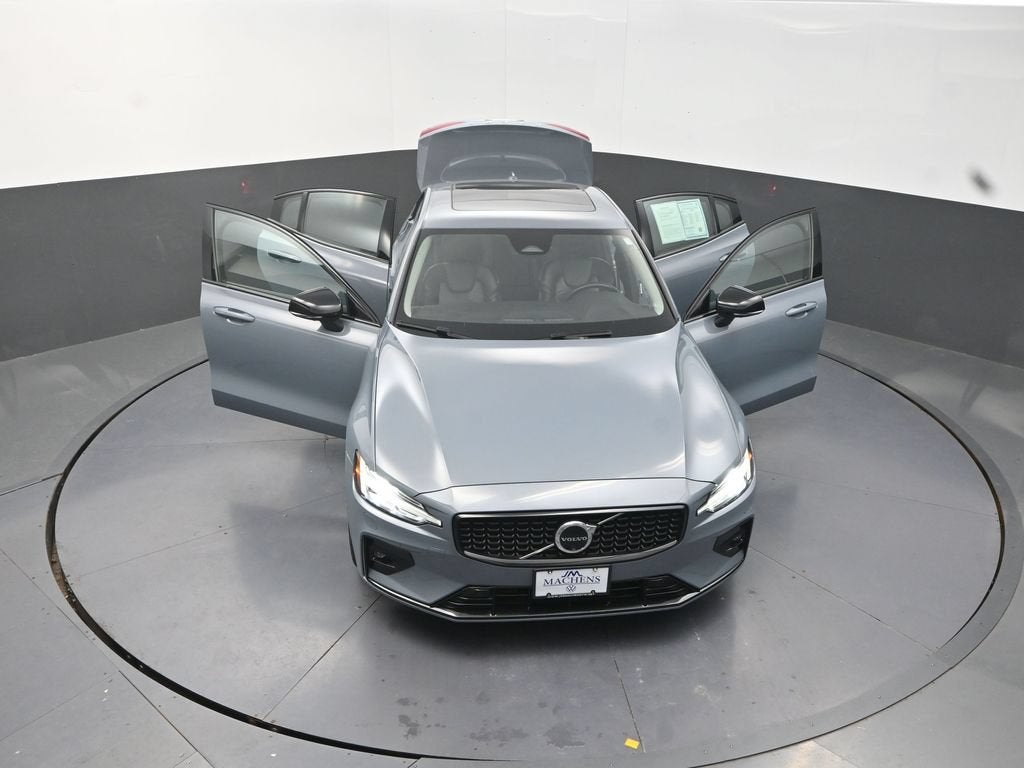 2024 Volvo S60 B5 Plus Dark Theme