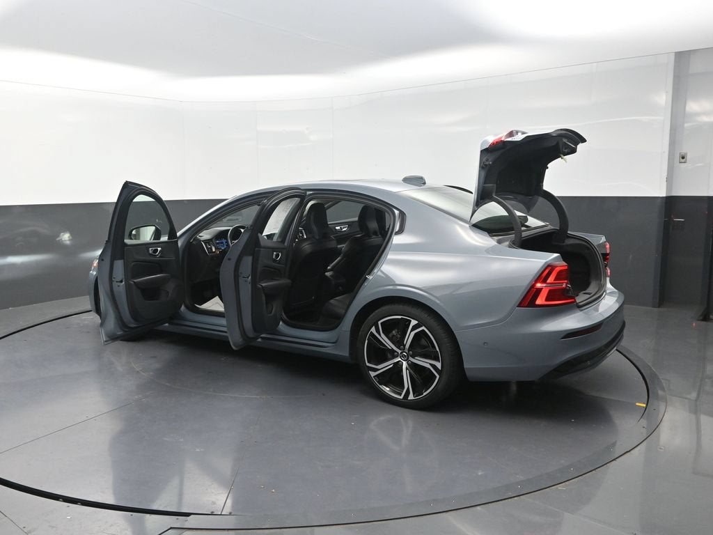 2024 Volvo S60 B5 Plus Dark Theme