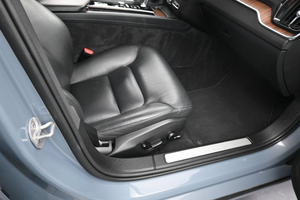 2024 Volvo S60 B5 Plus Dark Theme