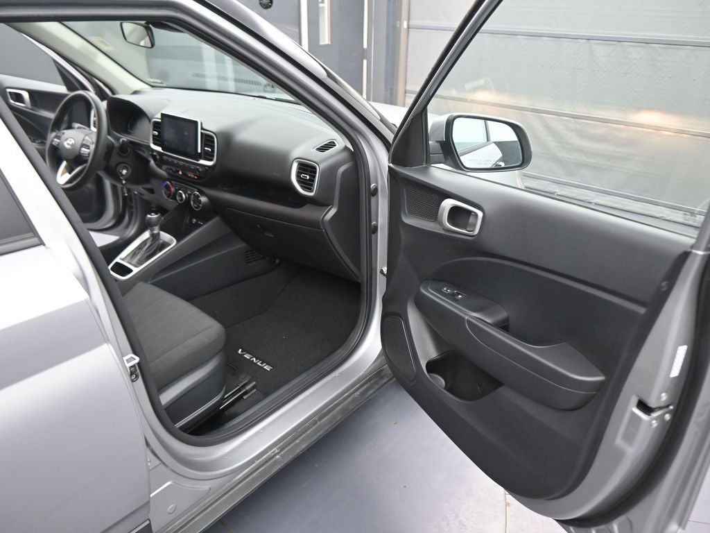 2023 Hyundai Venue SE