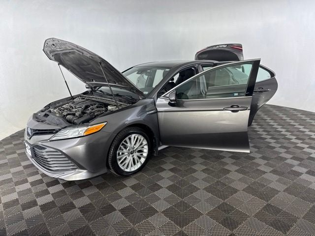 2020 Toyota Camry Hybrid XLE