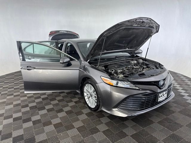 2020 Toyota Camry Hybrid XLE