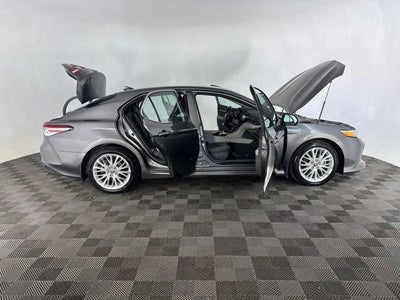 2020 Toyota Camry Hybrid XLE