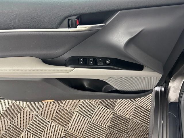 2020 Toyota Camry Hybrid XLE
