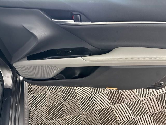 2020 Toyota Camry Hybrid XLE