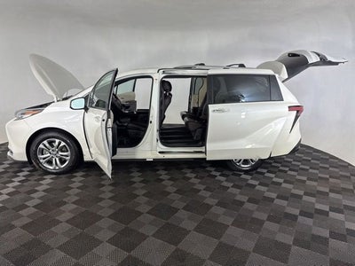 2021 Toyota Sienna Platinum 7 Passenger