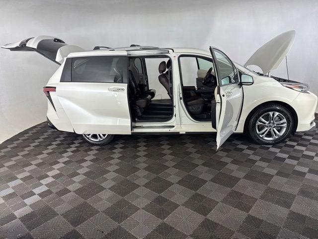 2021 Toyota Sienna Platinum 7 Passenger