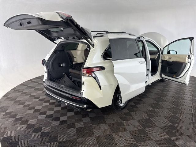 2021 Toyota Sienna Platinum 7 Passenger