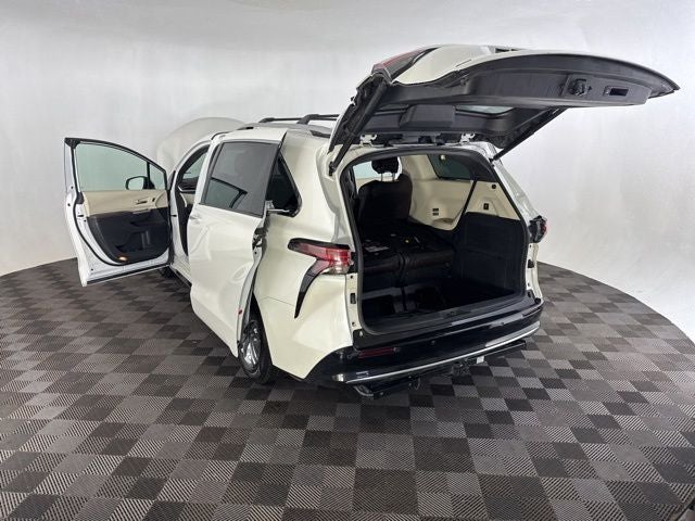 2021 Toyota Sienna Platinum 7 Passenger