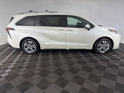 2021 Toyota Sienna Platinum 7 Passenger
