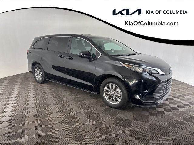 2025 Toyota Sienna LE 8 Passenger