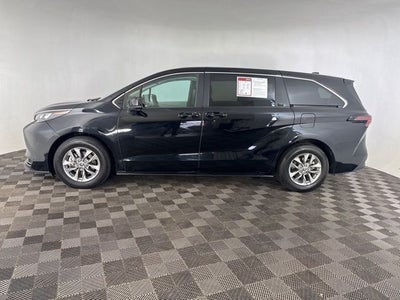 2025 Toyota Sienna LE 8 Passenger