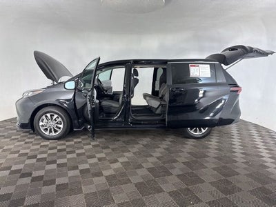 2025 Toyota Sienna LE 8 Passenger