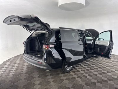 2025 Toyota Sienna LE 8 Passenger