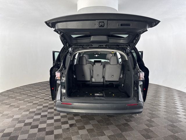 2025 Toyota Sienna LE 8 Passenger