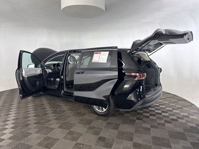 2025 Toyota Sienna LE 8 Passenger