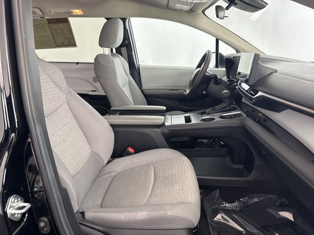 2025 Toyota Sienna LE 8 Passenger