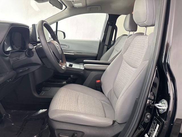 2025 Toyota Sienna LE 8 Passenger